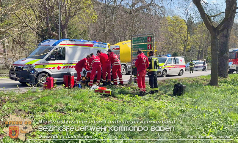 20260403_Moped-Auto prallt in Baden frontal gegen Baum  Foto: Stefan Schneider