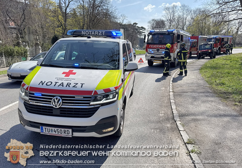 20260403_Moped-Auto prallt in Baden frontal gegen Baum  Foto: Stefan Schneider