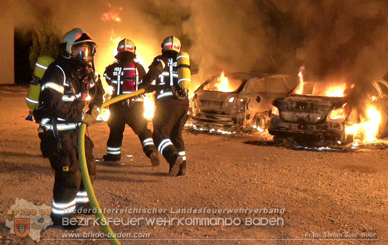 20260404_Mehrere Fahrzeuge auf einem Firmenareal in Traiskirchen-Möllersdorf in Brand geraten Foto: Stefan Schneider BFKDO BADEN 20260404_Mehrere Fahrzeuge auf einem Firmenareal in Traiskirchen-Möllersdorf in Brand geraten Foto: Stefan Schneider BFKDO BADEN