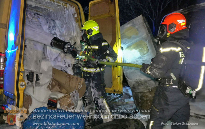 20260404_Mehrere Fahrzeuge auf einem Firmenareal in Traiskirchen-Möllersdorf in Brand geraten Foto: Stefan Schneider BFKDO BADEN 20260404_Mehrere Fahrzeuge auf einem Firmenareal in Traiskirchen-Möllersdorf in Brand geraten Foto: Stefan Schneider BFKDO BADEN
