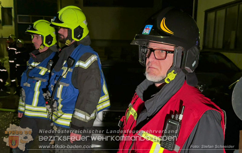 20260404_Mehrere Fahrzeuge auf einem Firmenareal in Traiskirchen-Möllersdorf in Brand geraten Foto: Stefan Schneider BFKDO BADEN 20260404_Mehrere Fahrzeuge auf einem Firmenareal in Traiskirchen-Möllersdorf in Brand geraten Foto: Stefan Schneider BFKDO BADEN