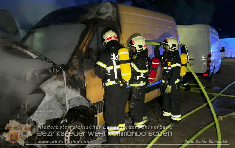 20260404_Mehrere Fahrzeuge auf einem Firmenareal in Traiskirchen-Möllersdorf in Brand geraten Foto: Stefan Schneider BFKDO BADEN 20260404_Mehrere Fahrzeuge auf einem Firmenareal in Traiskirchen-Möllersdorf in Brand geraten Foto: Stefan Schneider BFKDO BADEN