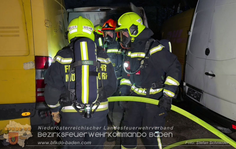 20260404_Mehrere Fahrzeuge auf einem Firmenareal in Traiskirchen-Möllersdorf in Brand geraten Foto: Stefan Schneider BFKDO BADEN 20260404_Mehrere Fahrzeuge auf einem Firmenareal in Traiskirchen-Möllersdorf in Brand geraten Foto: Stefan Schneider BFKDO BADEN