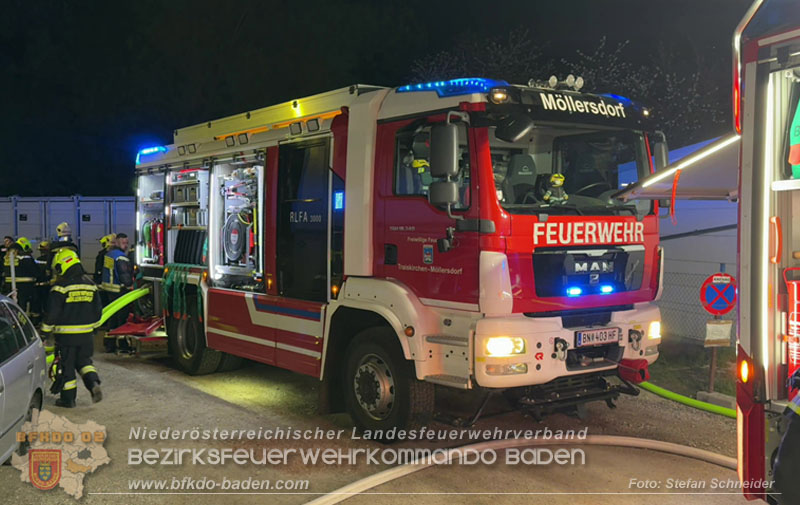 20260404_Mehrere Fahrzeuge auf einem Firmenareal in Traiskirchen-Möllersdorf in Brand geraten Foto: Stefan Schneider BFKDO BADEN 20260404_Mehrere Fahrzeuge auf einem Firmenareal in Traiskirchen-Möllersdorf in Brand geraten Foto: Stefan Schneider BFKDO BADEN