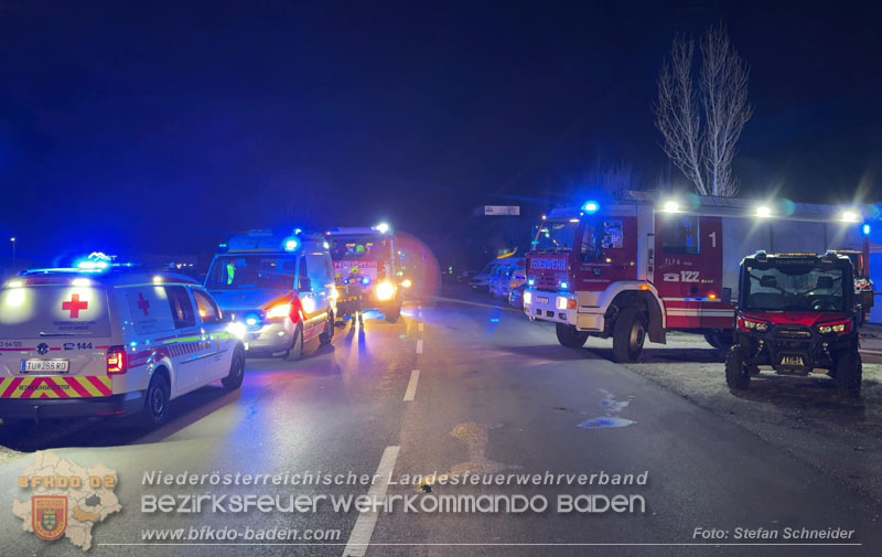 20260404_Mehrere Fahrzeuge auf einem Firmenareal in Traiskirchen-Möllersdorf in Brand geraten Foto: Stefan Schneider BFKDO BADEN 20260404_Mehrere Fahrzeuge auf einem Firmenareal in Traiskirchen-Möllersdorf in Brand geraten Foto: Stefan Schneider BFKDO BADEN