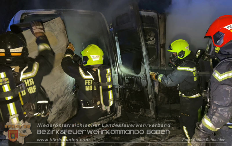 20260404_Mehrere Fahrzeuge auf einem Firmenareal in Traiskirchen-Möllersdorf in Brand geraten Foto: Stefan Schneider BFKDO BADEN 20260404_Mehrere Fahrzeuge auf einem Firmenareal in Traiskirchen-Möllersdorf in Brand geraten Foto: Stefan Schneider BFKDO BADEN