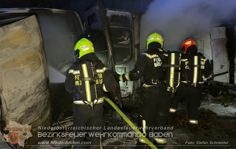 20260404_Mehrere Fahrzeuge auf einem Firmenareal in Traiskirchen-Möllersdorf in Brand geraten Foto: Stefan Schneider BFKDO BADEN 20260404_Mehrere Fahrzeuge auf einem Firmenareal in Traiskirchen-Möllersdorf in Brand geraten Foto: Stefan Schneider BFKDO BADEN