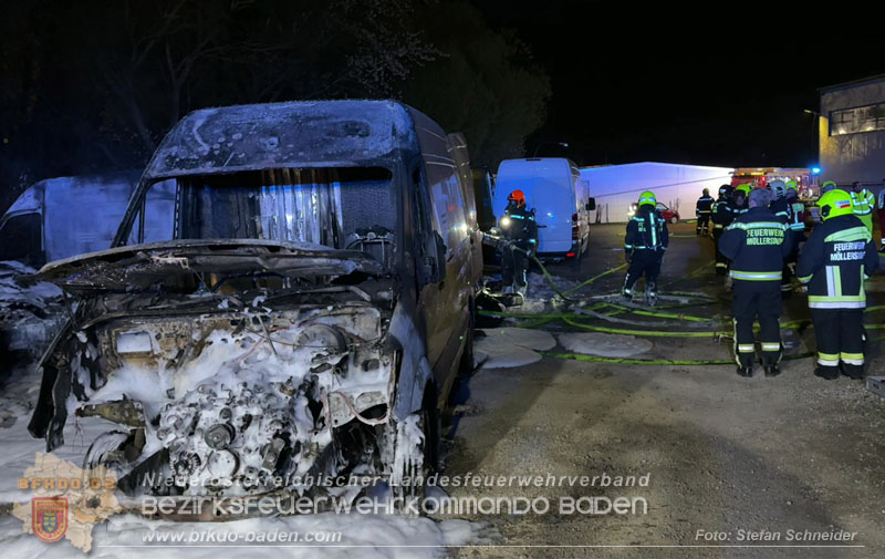 20260404_Mehrere Fahrzeuge auf einem Firmenareal in Traiskirchen-Möllersdorf in Brand geraten Foto: Stefan Schneider BFKDO BADEN 20260404_Mehrere Fahrzeuge auf einem Firmenareal in Traiskirchen-Möllersdorf in Brand geraten Foto: Stefan Schneider BFKDO BADEN