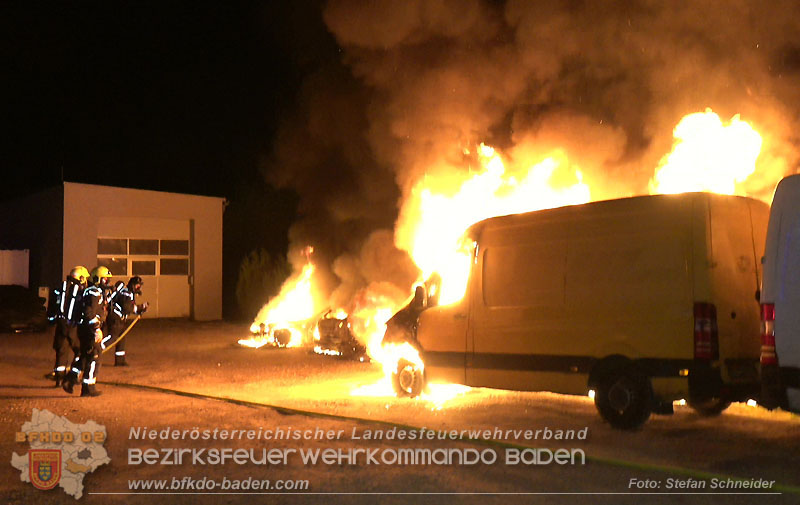 20260404_Mehrere Fahrzeuge auf einem Firmenareal in Traiskirchen-Möllersdorf in Brand geraten Foto: Stefan Schneider BFKDO BADEN 20260404_Mehrere Fahrzeuge auf einem Firmenareal in Traiskirchen-Möllersdorf in Brand geraten Foto: Stefan Schneider BFKDO BADEN