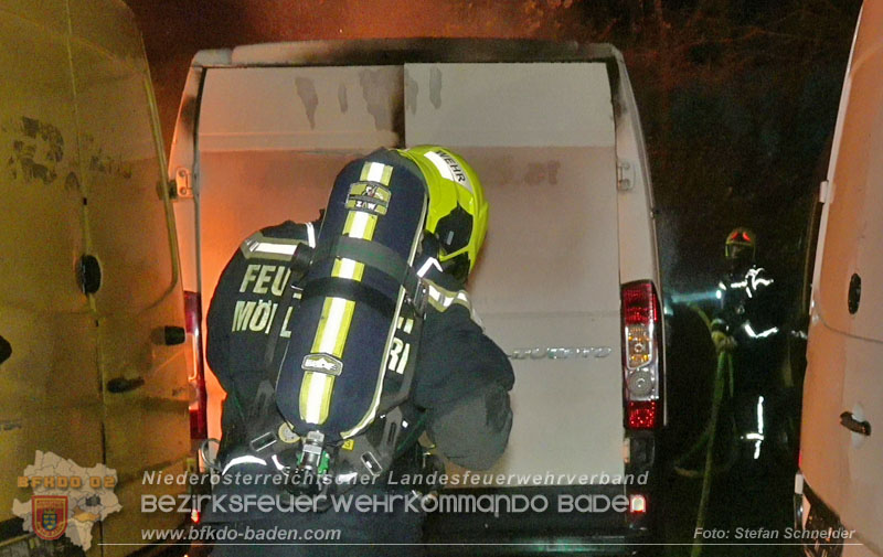 20260404_Mehrere Fahrzeuge auf einem Firmenareal in Traiskirchen-Möllersdorf in Brand geraten Foto: Stefan Schneider BFKDO BADEN 20260404_Mehrere Fahrzeuge auf einem Firmenareal in Traiskirchen-Möllersdorf in Brand geraten Foto: Stefan Schneider BFKDO BADEN