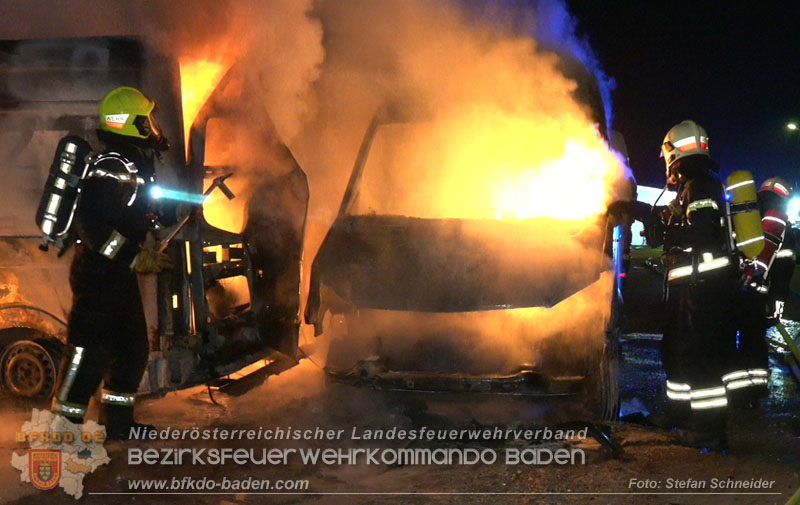 20260404_Mehrere Fahrzeuge auf einem Firmenareal in Traiskirchen-Möllersdorf in Brand geraten Foto: Stefan Schneider BFKDO BADEN 20260404_Mehrere Fahrzeuge auf einem Firmenareal in Traiskirchen-Möllersdorf in Brand geraten Foto: Stefan Schneider BFKDO BADEN