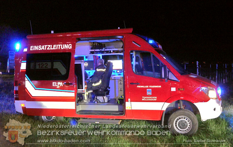 20260404_Mehrere Fahrzeuge auf einem Firmenareal in Traiskirchen-Möllersdorf in Brand geraten Foto: Stefan Schneider BFKDO BADEN 20260404_Mehrere Fahrzeuge auf einem Firmenareal in Traiskirchen-Möllersdorf in Brand geraten Foto: Stefan Schneider BFKDO BADEN