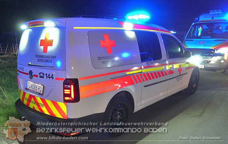 20260404_Mehrere Fahrzeuge auf einem Firmenareal in Traiskirchen-Möllersdorf in Brand geraten Foto: Stefan Schneider BFKDO BADEN 20260404_Mehrere Fahrzeuge auf einem Firmenareal in Traiskirchen-Möllersdorf in Brand geraten Foto: Stefan Schneider BFKDO BADEN