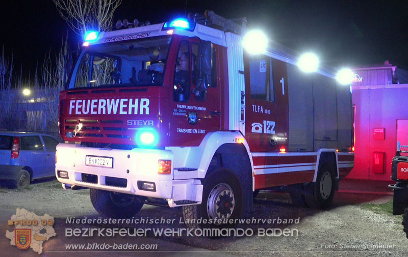 20260404_Mehrere Fahrzeuge auf einem Firmenareal in Traiskirchen-Möllersdorf in Brand geraten Foto: Stefan Schneider BFKDO BADEN 20260404_Mehrere Fahrzeuge auf einem Firmenareal in Traiskirchen-Möllersdorf in Brand geraten Foto: Stefan Schneider BFKDO BADEN