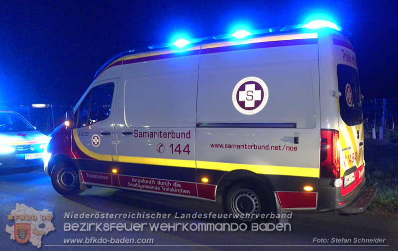 20260404_Mehrere Fahrzeuge auf einem Firmenareal in Traiskirchen-Möllersdorf in Brand geraten Foto: Stefan Schneider BFKDO BADEN 20260404_Mehrere Fahrzeuge auf einem Firmenareal in Traiskirchen-Möllersdorf in Brand geraten Foto: Stefan Schneider BFKDO BADEN