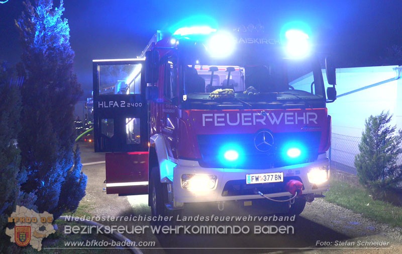 20260404_Mehrere Fahrzeuge auf einem Firmenareal in Traiskirchen-Möllersdorf in Brand geraten Foto: Stefan Schneider BFKDO BADEN 20260404_Mehrere Fahrzeuge auf einem Firmenareal in Traiskirchen-Möllersdorf in Brand geraten Foto: Stefan Schneider BFKDO BADEN