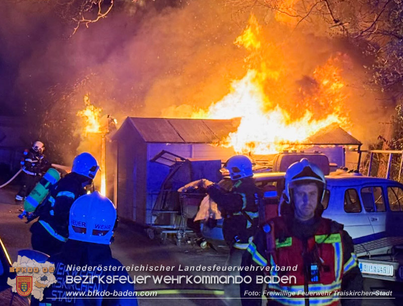 20260409_Brand von Gartenhütten in Traiskirchen Foto: FF Traiskirchen-Stadt 20260409_Brand von Gartenhütten in Traiskirchen Foto: FF Traiskirchen-Stadt