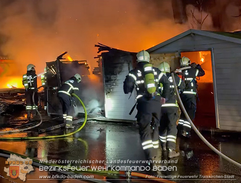 20260409_Brand von Gartenhütten in Traiskirchen Foto: FF Traiskirchen-Stadt 20260409_Brand von Gartenhütten in Traiskirchen Foto: FF Traiskirchen-Stadt