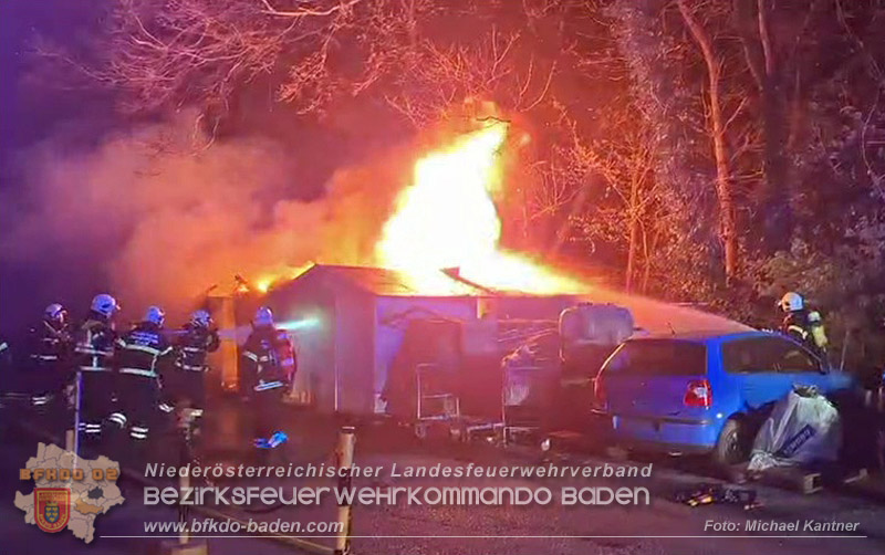 20260409_Brand von Gartenhütten in Traiskirchen Foto: Michael Kantner 20260409_Brand von Gartenhütten in Traiskirchen Foto: Michael Kantner