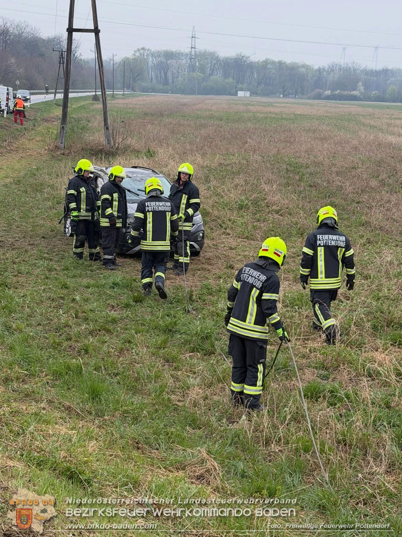 20260410_Alarmstufe T3 ausgelöst wegen Verkehrsunfall auf der L157 bei Pottendorf 20260410_Alarmstufe T3 ausgelöst wegen Verkehrsunfall auf der L157 bei Pottendorf
