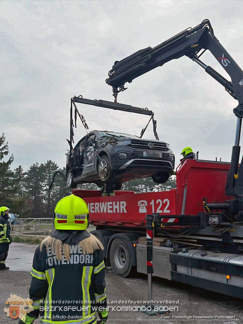 20260410_Alarmstufe T3 ausgel�st wegen Verkehrsunfall auf der L157 bei Pottendorf