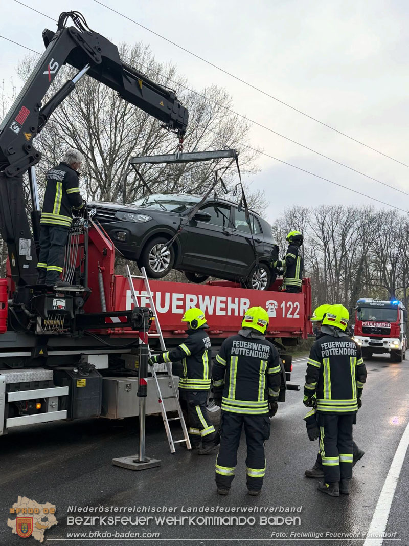 20260410_Alarmstufe T3 ausgelöst wegen Verkehrsunfall auf der L157 bei Pottendorf 20260410_Alarmstufe T3 ausgelöst wegen Verkehrsunfall auf der L157 bei Pottendorf