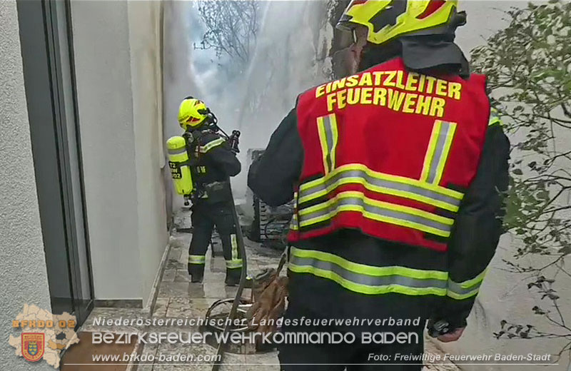 20260413_Brand zweier Hausfassaden in Baden im Ortsteil Weikersdorf Foto: FF Baden-Stadt 20260413_Brand zweier Hausfassaden in Baden im Ortsteil Weikersdorf Foto: FF Baden-Stadt