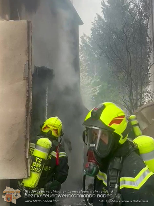 20260413_Brand zweier Hausfassaden in Baden im Ortsteil Weikersdorf Foto: FF Baden-Stadt 20260413_Brand zweier Hausfassaden in Baden im Ortsteil Weikersdorf Foto: FF Baden-Stadt