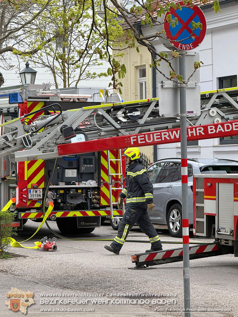 20260413_Brand zweier Hausfassaden in Baden im Ortsteil Weikersdorf Foto: FF Baden-Stadt 20260413_Brand zweier Hausfassaden in Baden im Ortsteil Weikersdorf Foto: FF Baden-Stadt