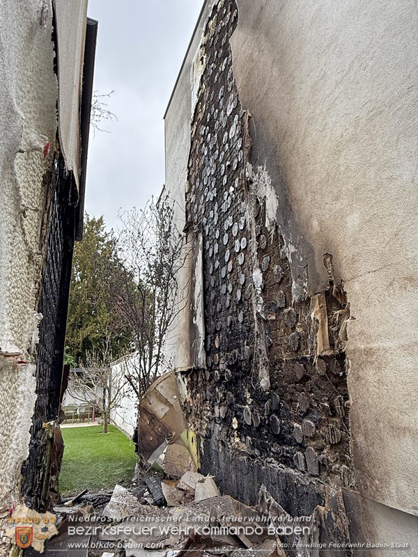 20260413_Brand zweier Hausfassaden in Baden im Ortsteil Weikersdorf Foto: FF Baden-Stadt