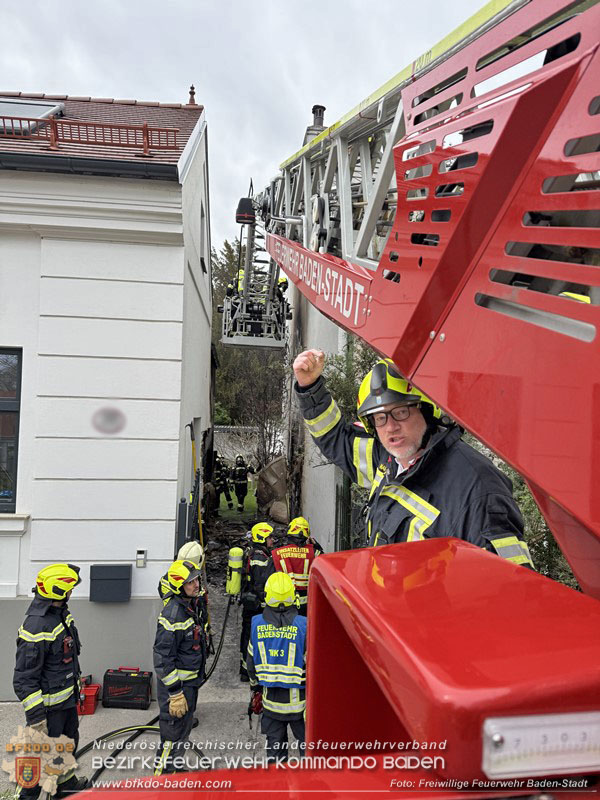 20260413_Brand zweier Hausfassaden in Baden im Ortsteil Weikersdorf Foto: FF Baden-Stadt