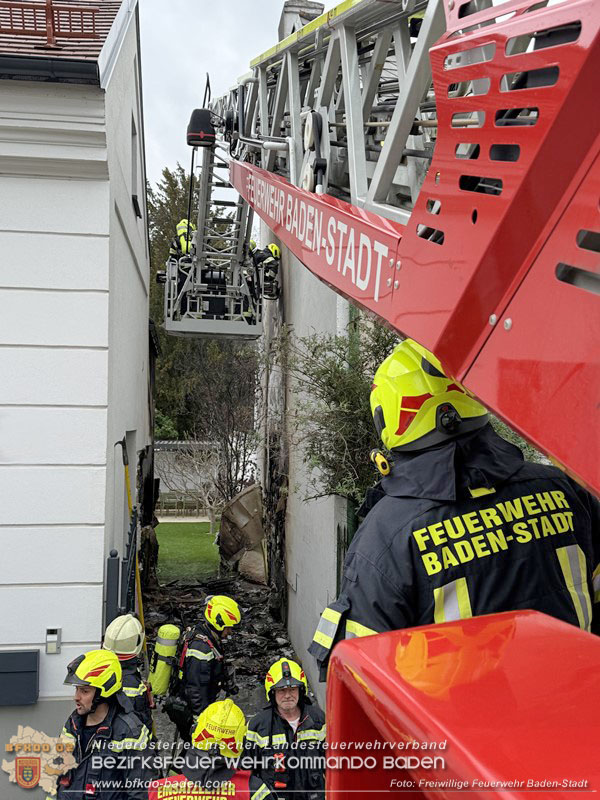20260413_Brand zweier Hausfassaden in Baden im Ortsteil Weikersdorf Foto: FF Baden-Stadt