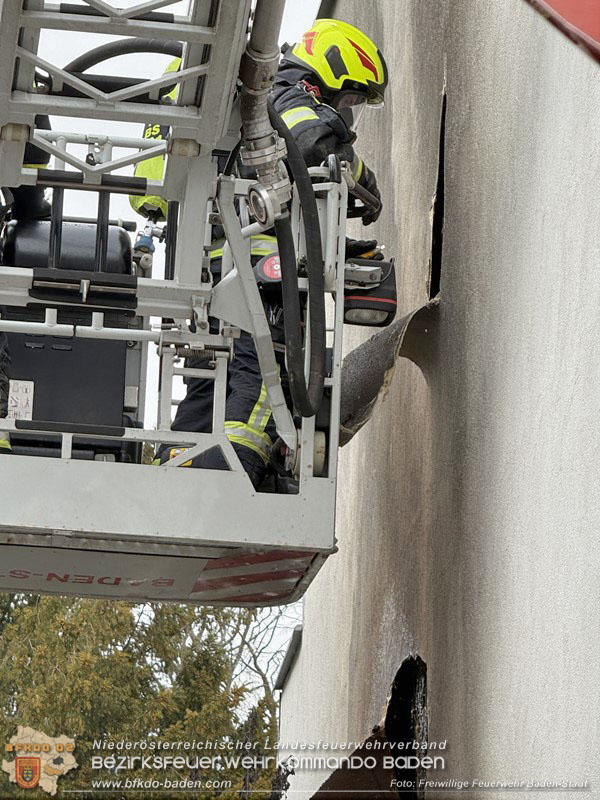 20260413_Brand zweier Hausfassaden in Baden im Ortsteil Weikersdorf Foto: FF Baden-Stadt