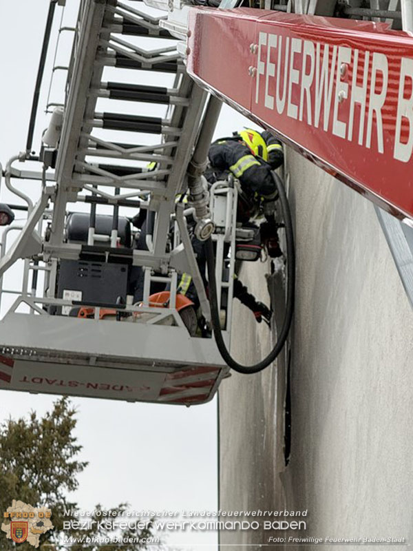 20260413_Brand zweier Hausfassaden in Baden im Ortsteil Weikersdorf Foto: FF Baden-Stadt