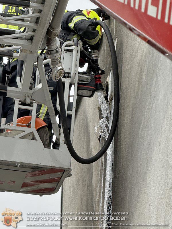 20260413_Brand zweier Hausfassaden in Baden im Ortsteil Weikersdorf Foto: FF Baden-Stadt