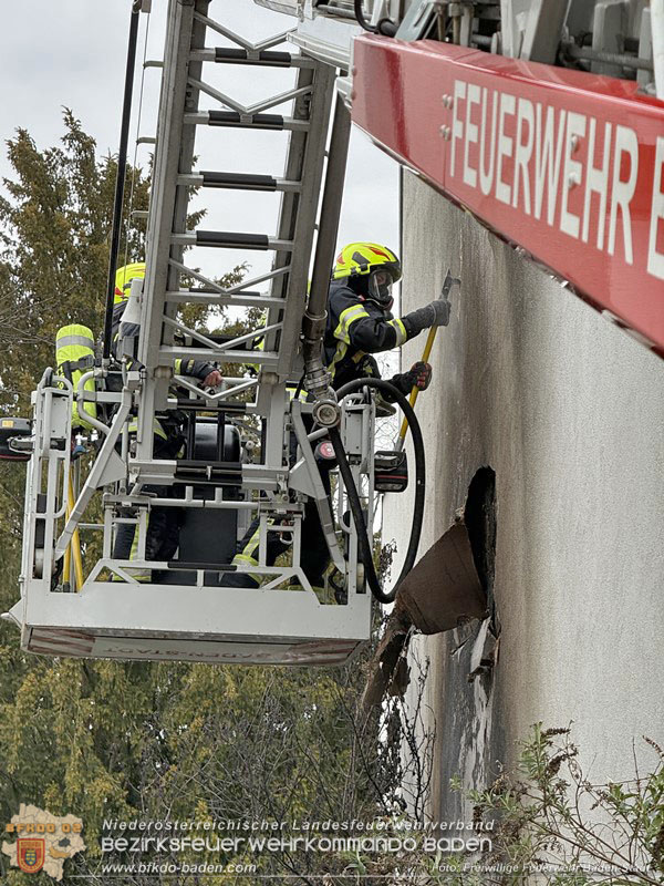 20260413_Brand zweier Hausfassaden in Baden im Ortsteil Weikersdorf Foto: FF Baden-Stadt  20260413_Brand zweier Hausfassaden in Baden im Ortsteil Weikersdorf Foto: FF Baden-Stadt