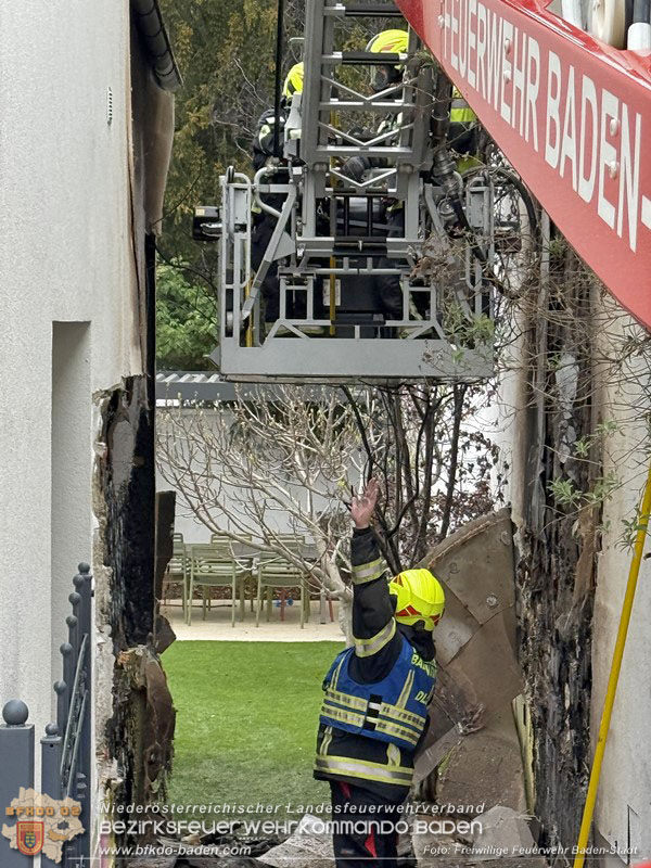 20260413_Brand zweier Hausfassaden in Baden im Ortsteil Weikersdorf Foto: FF Baden-Stadt 20260413_Brand zweier Hausfassaden in Baden im Ortsteil Weikersdorf Foto: FF Baden-Stadt