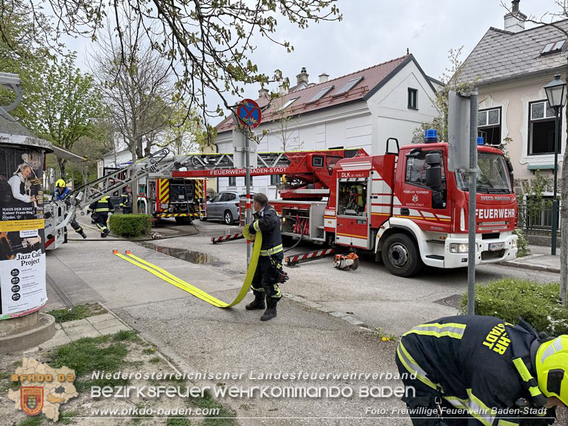 20260413_Brand zweier Hausfassaden in Baden im Ortsteil Weikersdorf Foto: FF Baden-Stadt 20260413_Brand zweier Hausfassaden in Baden im Ortsteil Weikersdorf Foto: FF Baden-Stadt