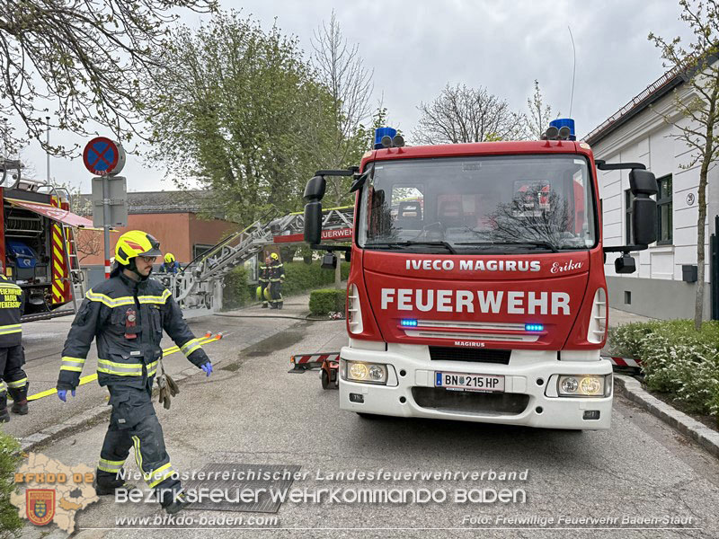20260413_Brand zweier Hausfassaden in Baden im Ortsteil Weikersdorf Foto: FF Baden-Stadt 20260413_Brand zweier Hausfassaden in Baden im Ortsteil Weikersdorf Foto: FF Baden-Stadt