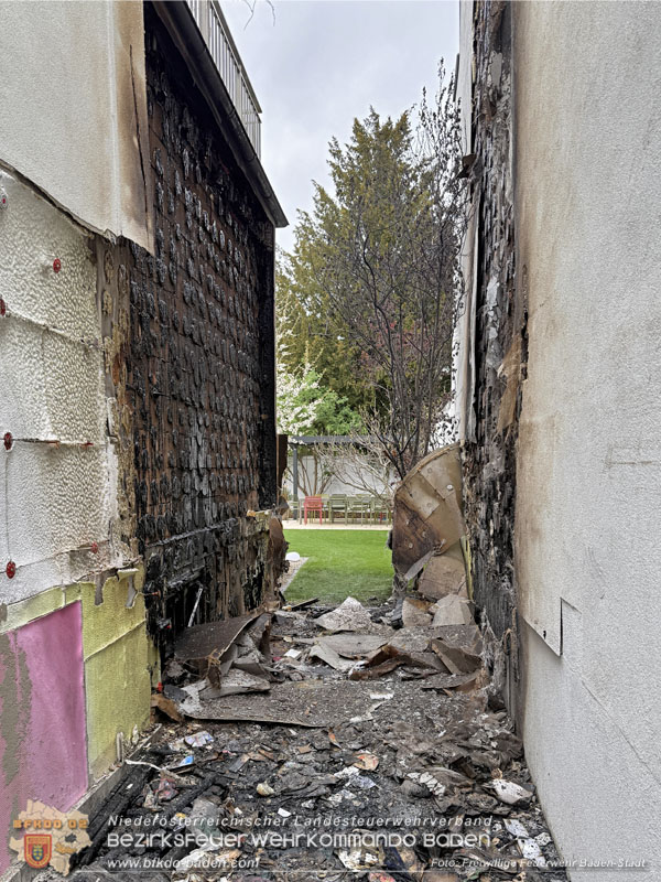 20260413_Brand zweier Hausfassaden in Baden im Ortsteil Weikersdorf Foto: FF Baden-Stadt 20260413_Brand zweier Hausfassaden in Baden im Ortsteil Weikersdorf Foto: FF Baden-Stadt