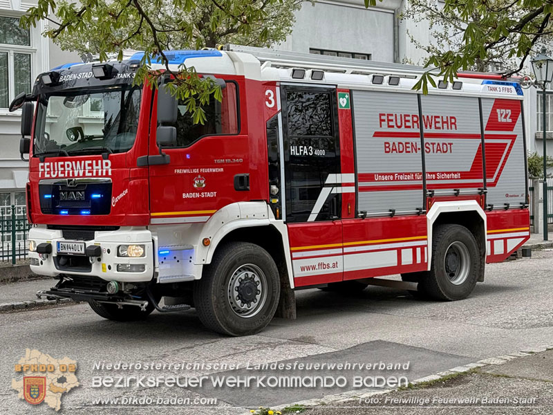 20260413_Brand zweier Hausfassaden in Baden im Ortsteil Weikersdorf Foto: FF Baden-Stadt 20260413_Brand zweier Hausfassaden in Baden im Ortsteil Weikersdorf Foto: FF Baden-Stadt 20260413_Brand zweier Hausfassaden in Baden im Ortsteil Weikersdorf Foto: FF Baden-Stadt 20260413_Brand zweier Hausfassaden in Baden im Ortsteil Weikersdorf Foto: FF Baden-Stadt