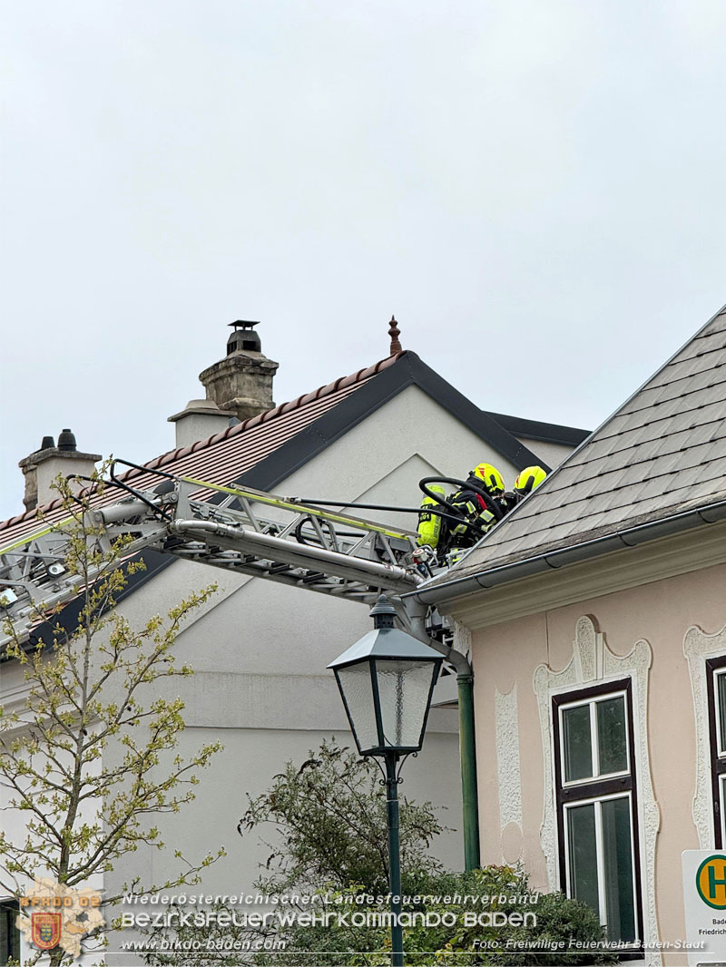 20260413_Brand zweier Hausfassaden in Baden im Ortsteil Weikersdorf Foto: FF Baden-Stadt 20260413_Brand zweier Hausfassaden in Baden im Ortsteil Weikersdorf Foto: FF Baden-Stadt 20260413_Brand zweier Hausfassaden in Baden im Ortsteil Weikersdorf Foto: FF Baden-Stadt 20260413_Brand zweier Hausfassaden in Baden im Ortsteil Weikersdorf Foto: FF Baden-Stadt