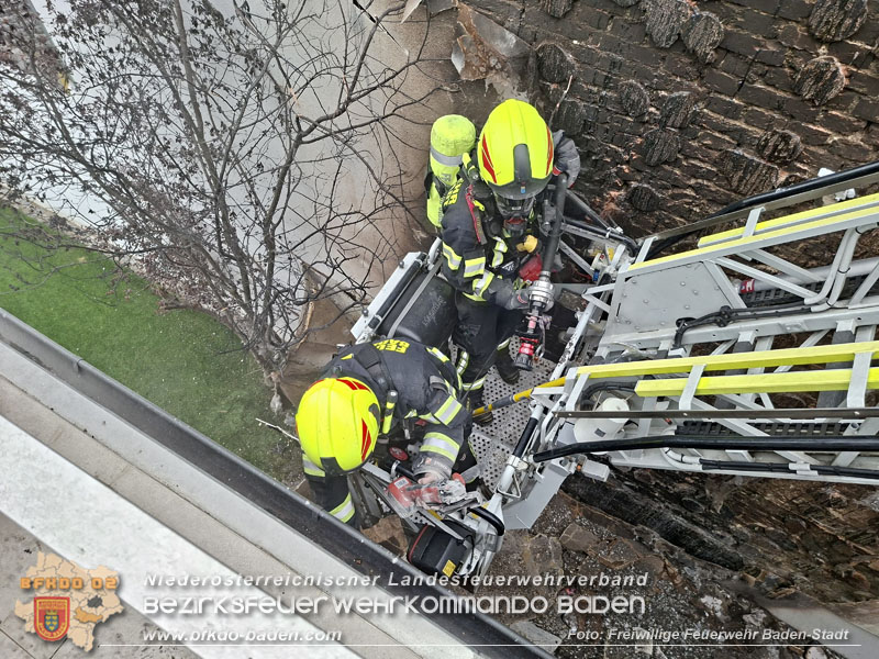 20260413_Brand zweier Hausfassaden in Baden im Ortsteil Weikersdorf Foto: FF Baden-Stadt 20260413_Brand zweier Hausfassaden in Baden im Ortsteil Weikersdorf Foto: FF Baden-Stadt 20260413_Brand zweier Hausfassaden in Baden im Ortsteil Weikersdorf Foto: FF Baden-Stadt 20260413_Brand zweier Hausfassaden in Baden im Ortsteil Weikersdorf Foto: FF Baden-Stadt