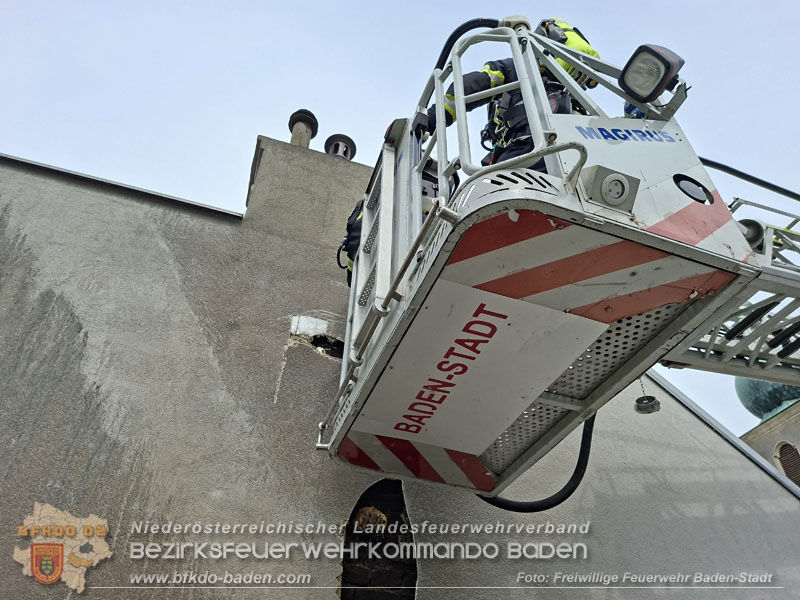 20260413_Brand zweier Hausfassaden in Baden im Ortsteil Weikersdorf Foto: FF Baden-Stadt 20260413_Brand zweier Hausfassaden in Baden im Ortsteil Weikersdorf Foto: FF Baden-Stadt 20260413_Brand zweier Hausfassaden in Baden im Ortsteil Weikersdorf Foto: FF Baden-Stadt 20260413_Brand zweier Hausfassaden in Baden im Ortsteil Weikersdorf Foto: FF Baden-Stadt
