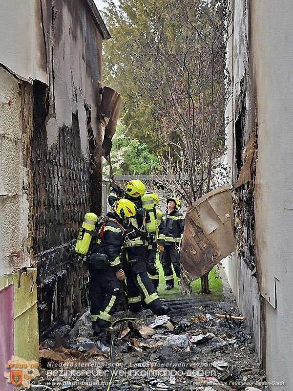 20260413_Brand zweier Hausfassaden in Baden im Ortsteil Weikersdorf Foto: FF Baden-Stadt 20260413_Brand zweier Hausfassaden in Baden im Ortsteil Weikersdorf Foto: FF Baden-Stadt 20260413_Brand zweier Hausfassaden in Baden im Ortsteil Weikersdorf Foto: FF Baden-Stadt 20260413_Brand zweier Hausfassaden in Baden im Ortsteil Weikersdorf Foto: FF Baden-Stadt