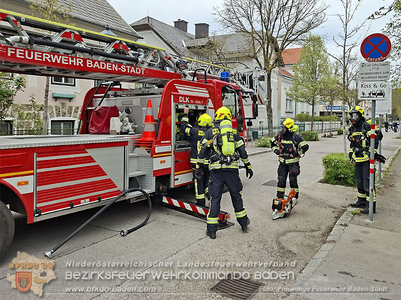 20260413_Brand zweier Hausfassaden in Baden im Ortsteil Weikersdorf Foto: FF Baden-Stadt 20260413_Brand zweier Hausfassaden in Baden im Ortsteil Weikersdorf Foto: FF Baden-Stadt 20260413_Brand zweier Hausfassaden in Baden im Ortsteil Weikersdorf Foto: FF Baden-Stadt 20260413_Brand zweier Hausfassaden in Baden im Ortsteil Weikersdorf Foto: FF Baden-Stadt