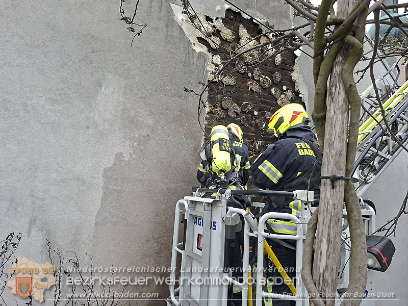 20260413_Brand zweier Hausfassaden in Baden im Ortsteil Weikersdorf Foto: FF Baden-Stadt 20260413_Brand zweier Hausfassaden in Baden im Ortsteil Weikersdorf Foto: FF Baden-Stadt 20260413_Brand zweier Hausfassaden in Baden im Ortsteil Weikersdorf Foto: FF Baden-Stadt 20260413_Brand zweier Hausfassaden in Baden im Ortsteil Weikersdorf Foto: FF Baden-Stadt