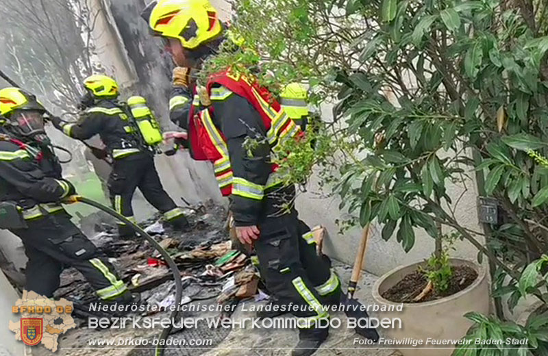 20260413_Brand zweier Hausfassaden in Baden im Ortsteil Weikersdorf Foto: FF Baden-Stadt 20260413_Brand zweier Hausfassaden in Baden im Ortsteil Weikersdorf Foto: FF Baden-Stadt 20260413_Brand zweier Hausfassaden in Baden im Ortsteil Weikersdorf Foto: FF Baden-Stadt 20260413_Brand zweier Hausfassaden in Baden im Ortsteil Weikersdorf Foto: FF Baden-Stadt