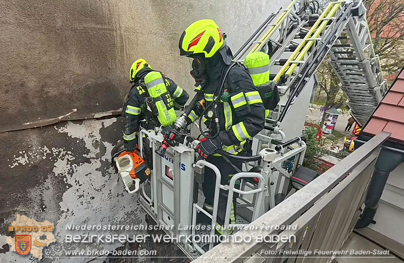 20260413_Brand zweier Hausfassaden in Baden im Ortsteil Weikersdorf Foto: FF Baden-Stadt 20260413_Brand zweier Hausfassaden in Baden im Ortsteil Weikersdorf Foto: FF Baden-Stadt 20260413_Brand zweier Hausfassaden in Baden im Ortsteil Weikersdorf Foto: FF Baden-Stadt 20260413_Brand zweier Hausfassaden in Baden im Ortsteil Weikersdorf Foto: FF Baden-Stadt