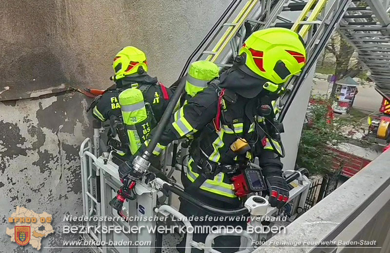 20260413_Brand zweier Hausfassaden in Baden im Ortsteil Weikersdorf Foto: FF Baden-Stadt 20260413_Brand zweier Hausfassaden in Baden im Ortsteil Weikersdorf Foto: FF Baden-Stadt 20260413_Brand zweier Hausfassaden in Baden im Ortsteil Weikersdorf Foto: FF Baden-Stadt 20260413_Brand zweier Hausfassaden in Baden im Ortsteil Weikersdorf Foto: FF Baden-Stadt